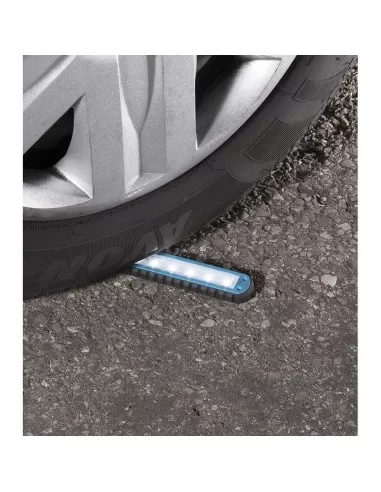 Torche à led rechargeable ultra mince et robuste travail garage fervi l008