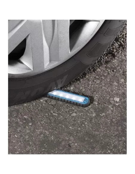 Torche à led rechargeable ultra mince et robuste travail garage fervi l008